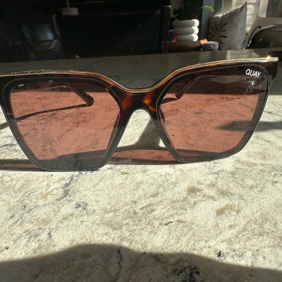 Quay Level up sunglasses in brown and gold - Picture 4 of 8